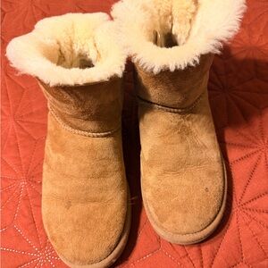 UGG mini heritage bow Boots sz8